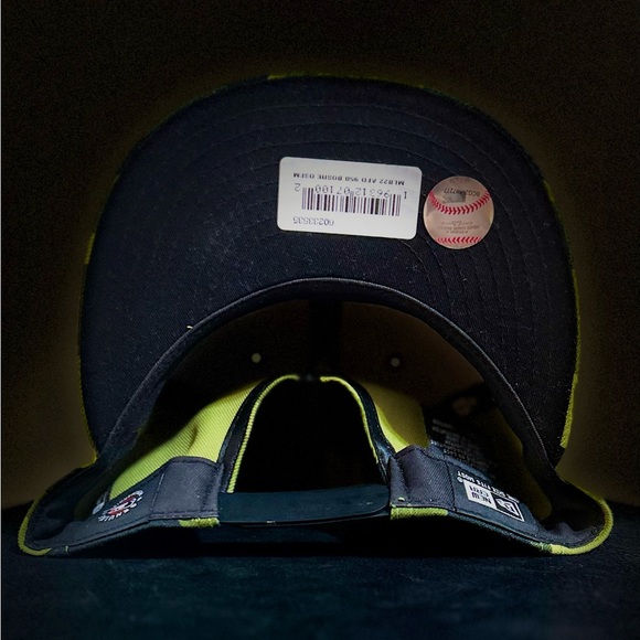 Mens New Era Boston Red Sox Camo SnapBack Hat - Picture 5 of 5